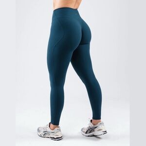NWT Alphalete Everyday Core Mid Rise Scrunch Legging BLUE KNOCK OUT - SIZE M